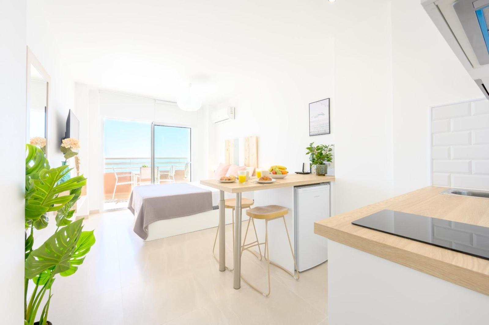 דירות פואנגירולה Stella Maris - Amazing Frontal Sea Views With Pool & Terrace By 10Tosea מראה חיצוני תמונה