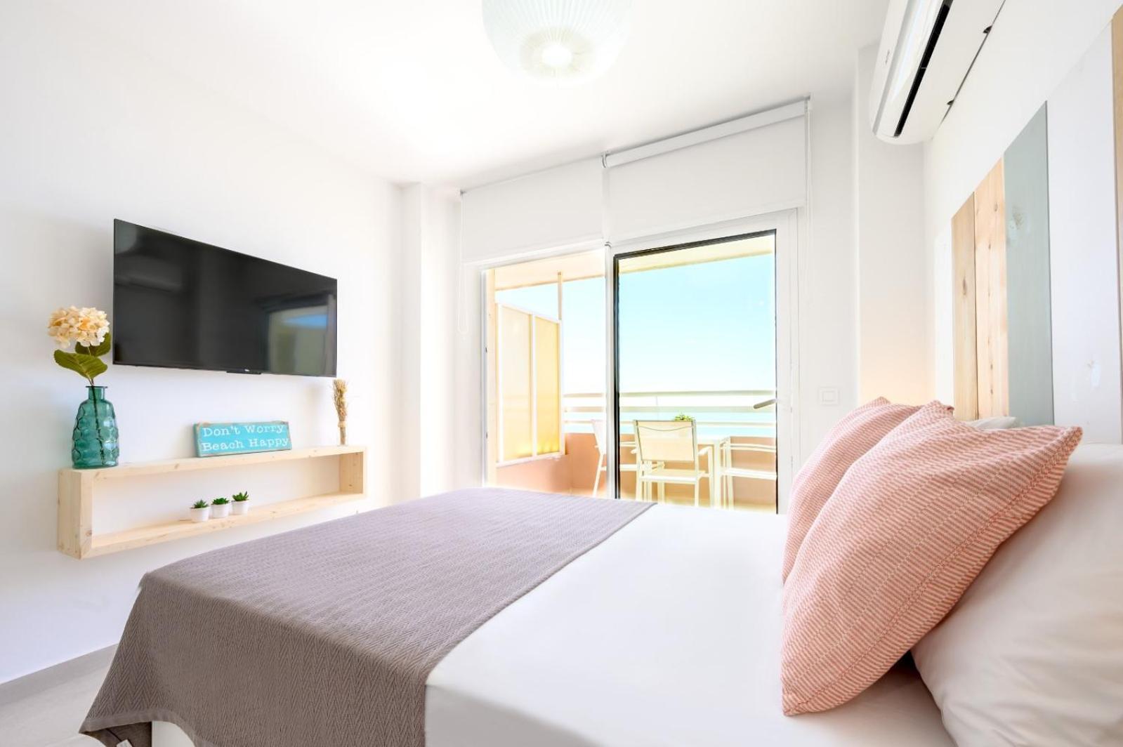 דירות פואנגירולה Stella Maris - Amazing Frontal Sea Views With Pool & Terrace By 10Tosea מראה חיצוני תמונה